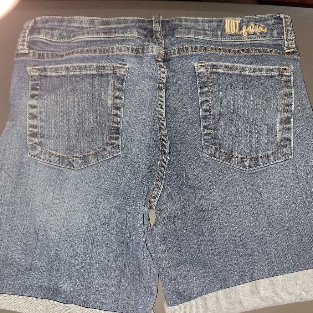 🦜🦜3/$25. KUT denim shorts Size 8 - Picture 2 of 3